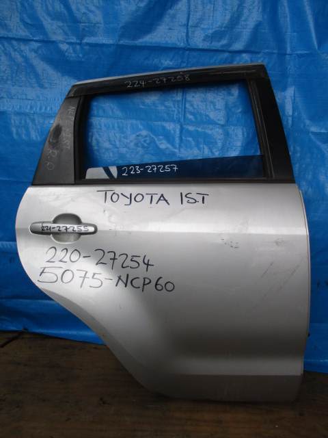 Used Toyota IST OUTER DOOR HANDEL REAR RIGHT
